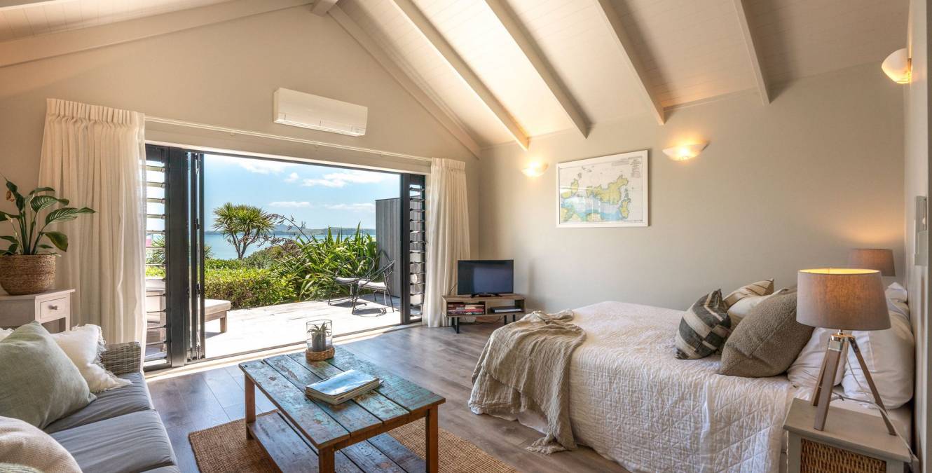 Starboard living out to the view